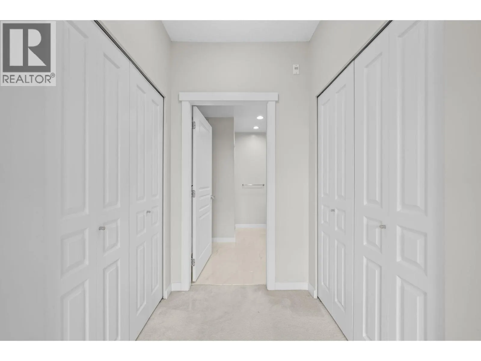 215 9311 ALEXANDRA ROAD