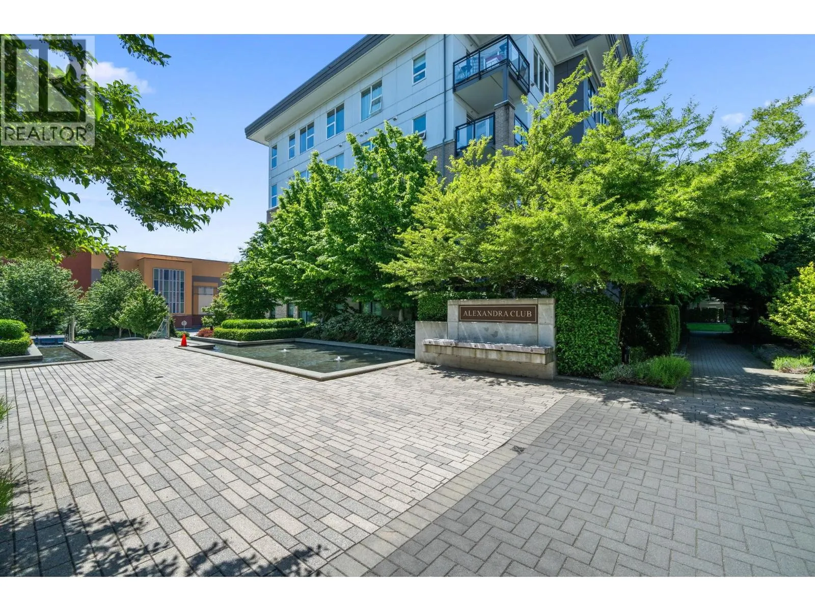 215 9311 ALEXANDRA ROAD