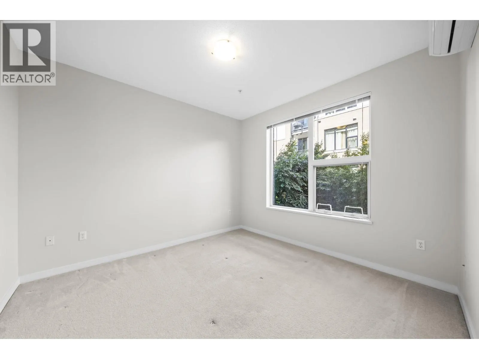 215 9311 ALEXANDRA ROAD