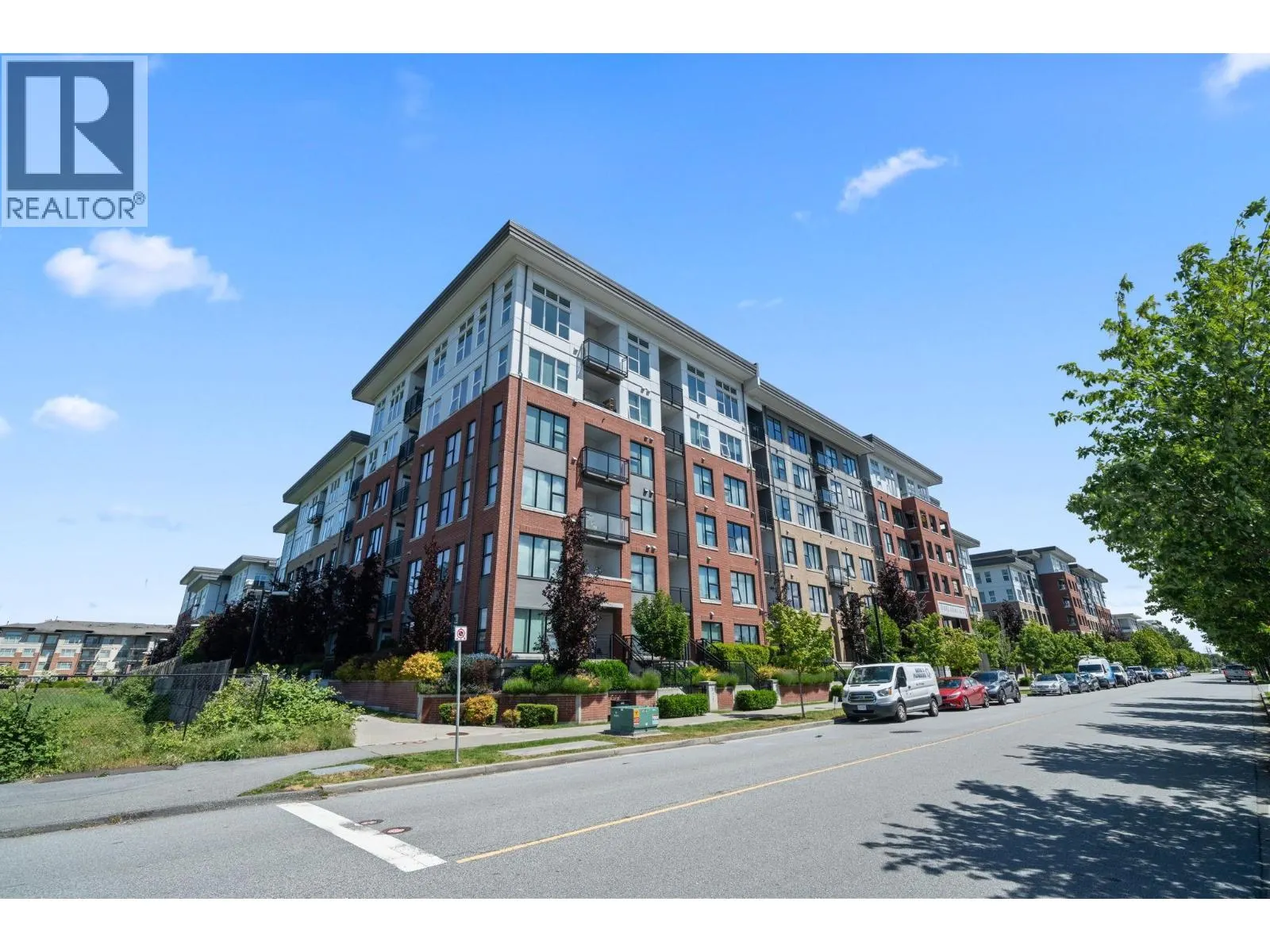 215 9311 ALEXANDRA ROAD