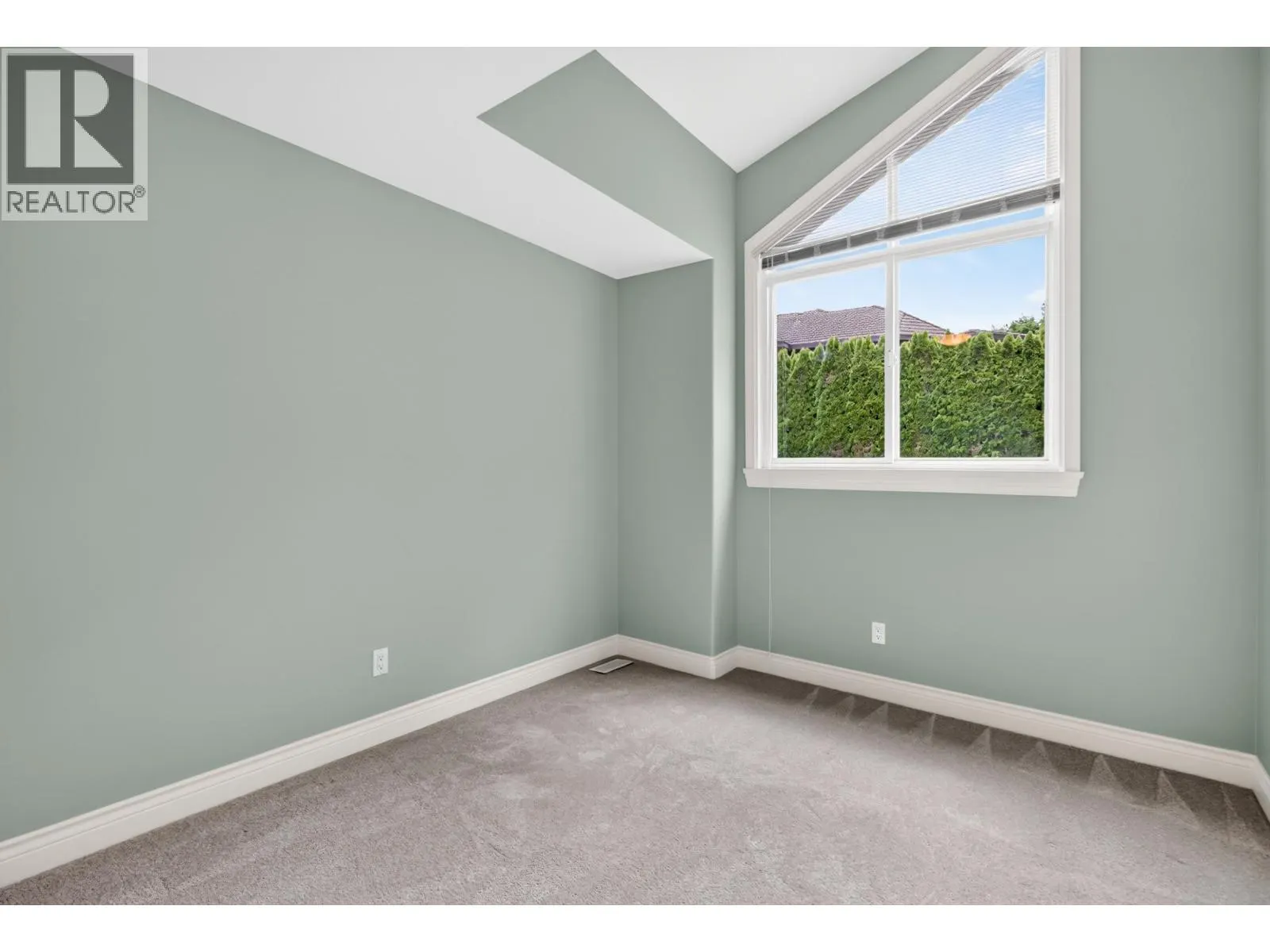 7 688 CITADEL DRIVE