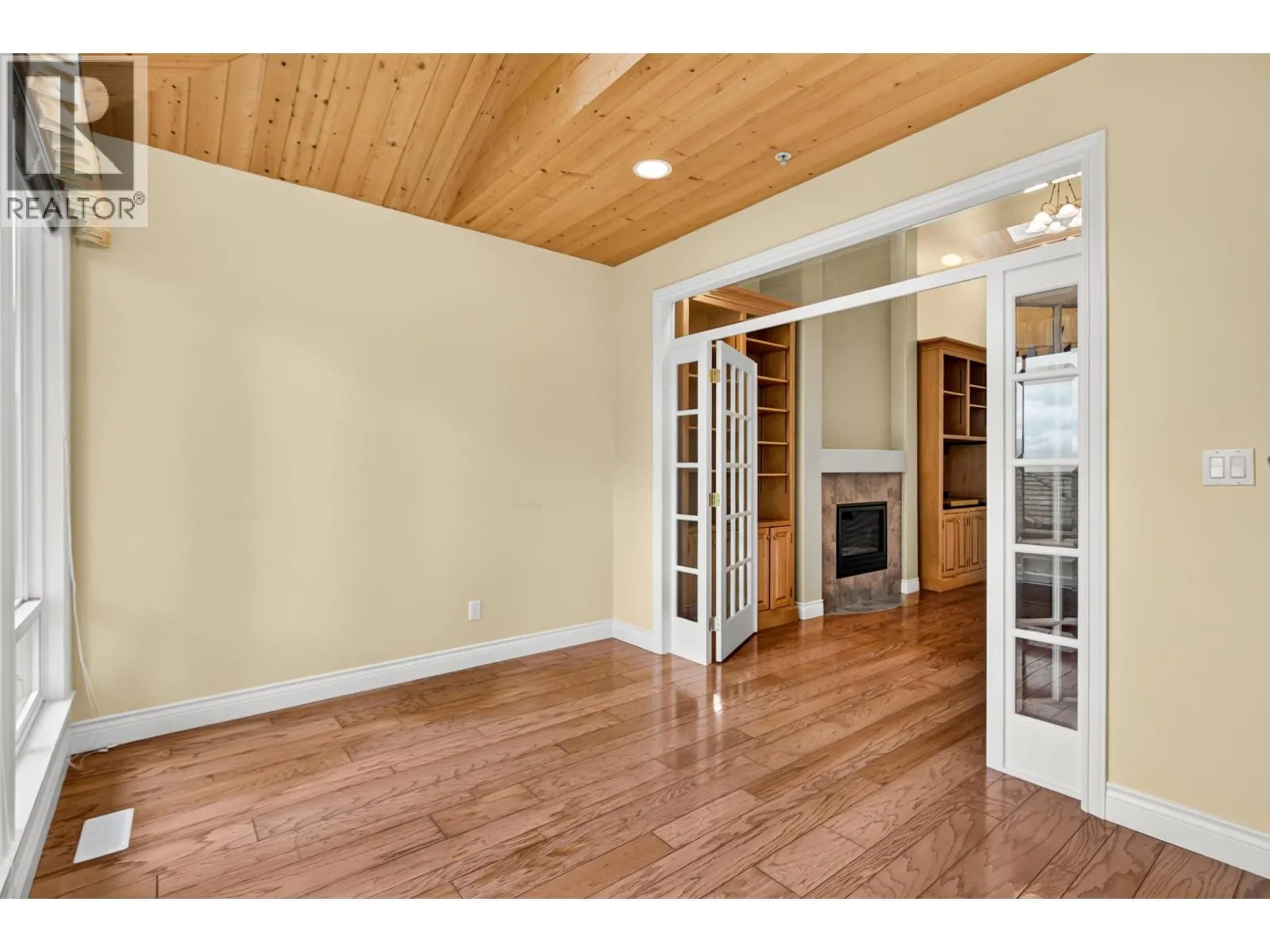 7 688 CITADEL DRIVE
