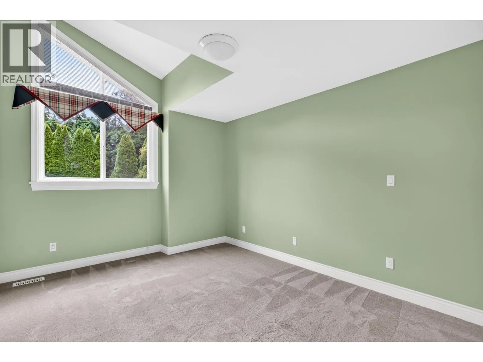 7 688 CITADEL DRIVE