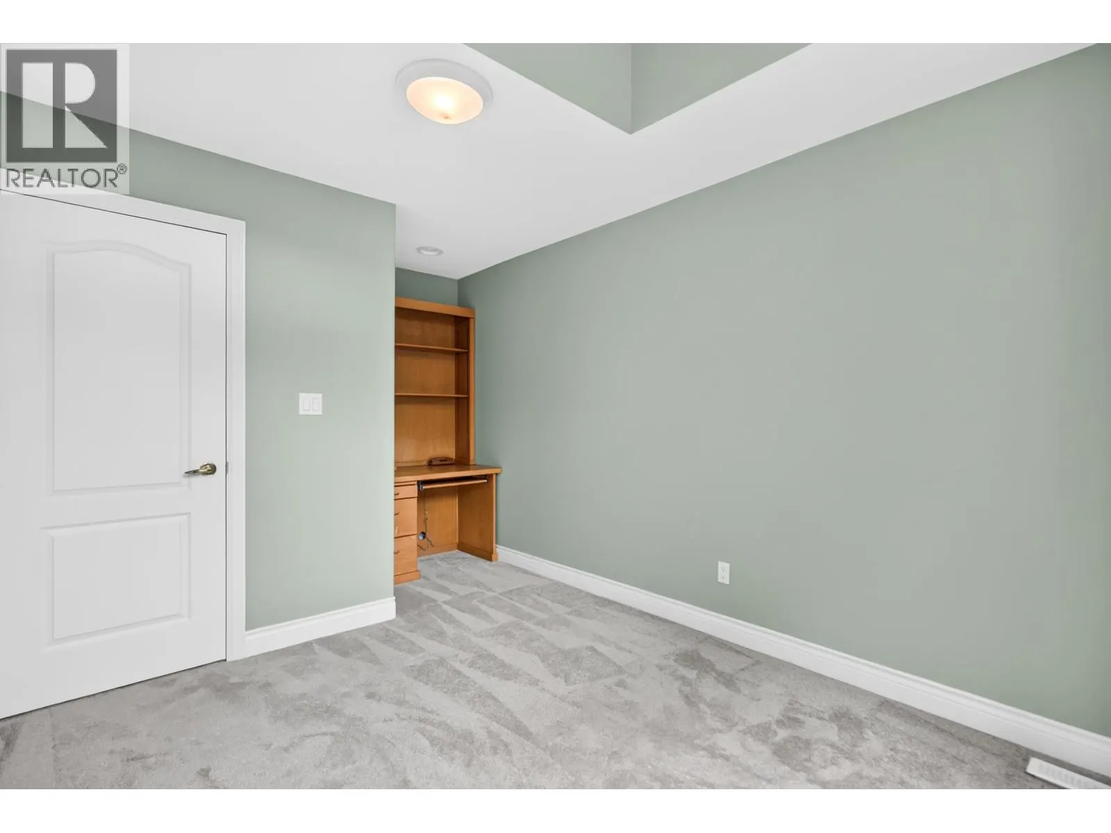 7 688 CITADEL DRIVE