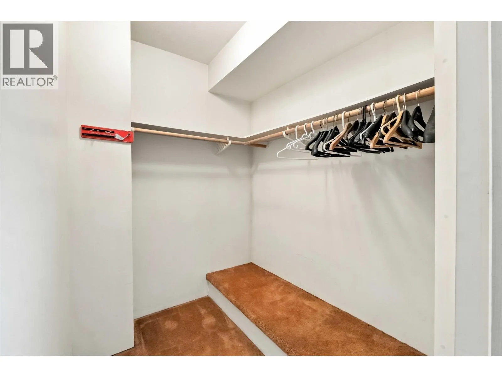 953 CAPTAIN COURT