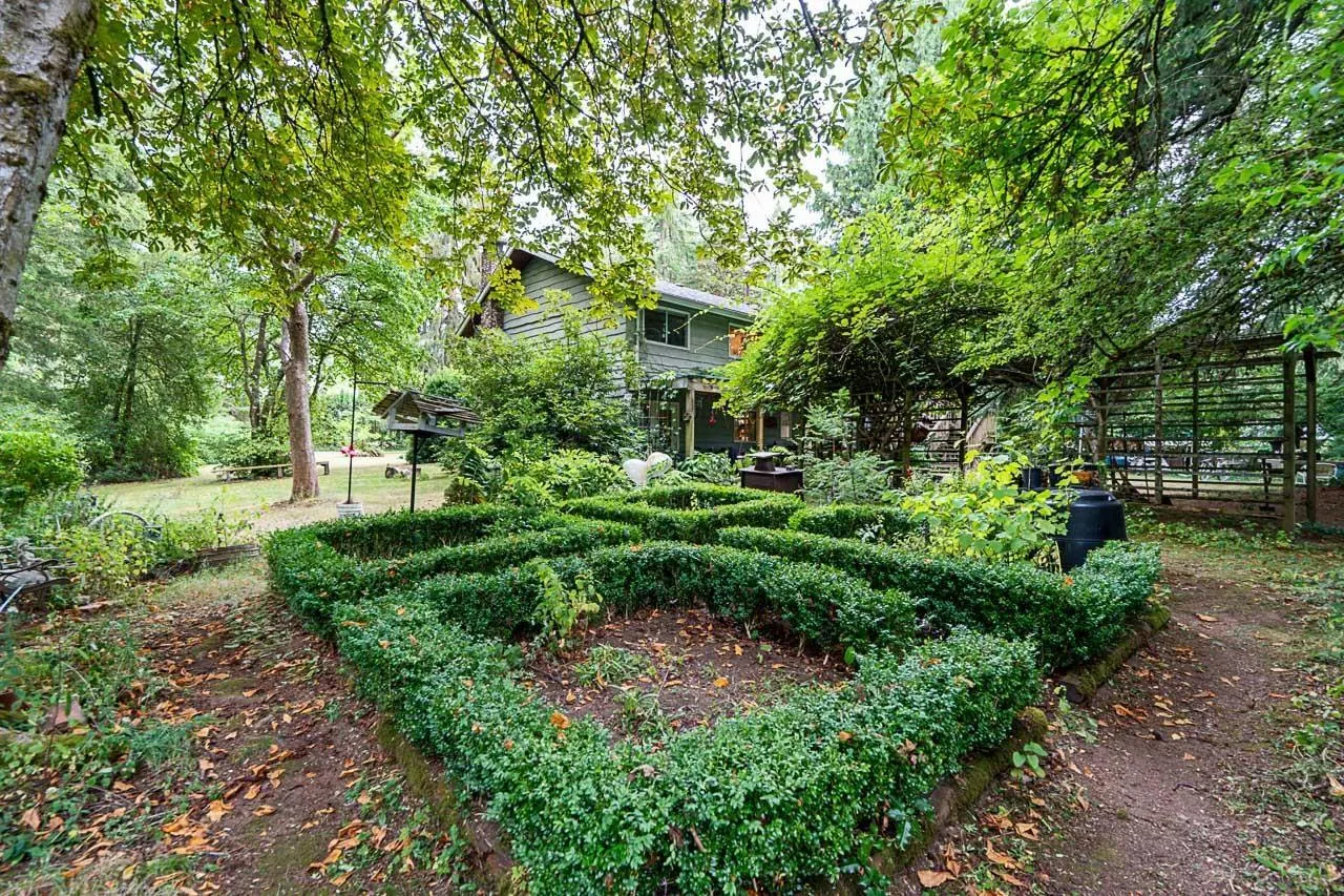 20088 FERNRIDGE CRESCENT