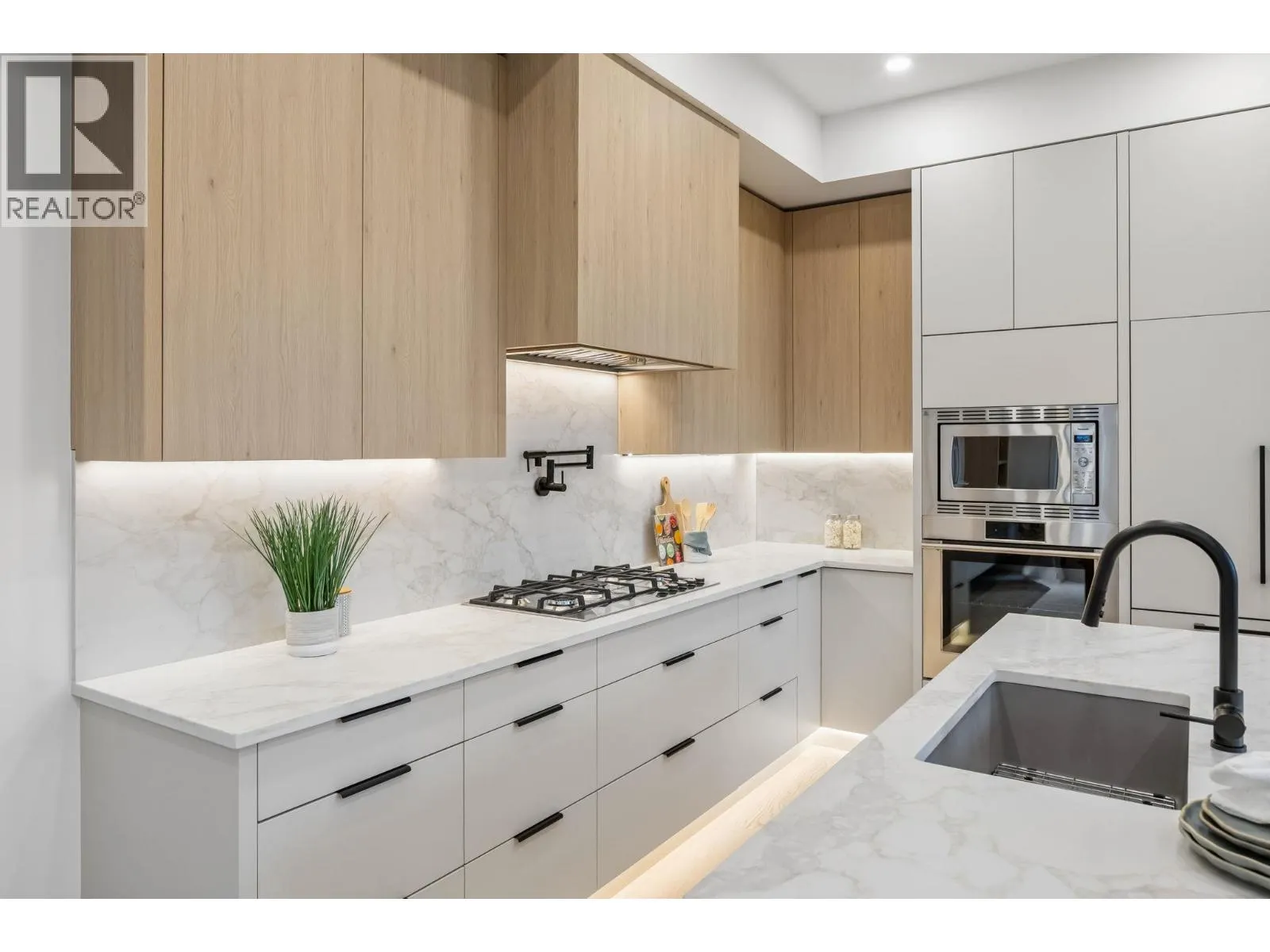 932 W 57TH STREET