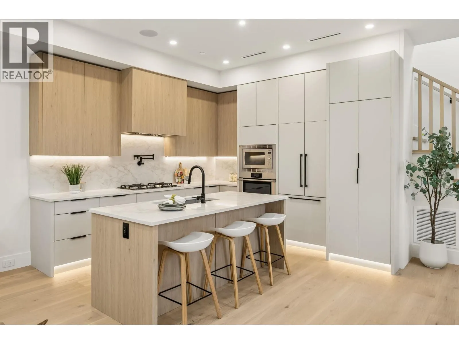 932 W 57TH STREET