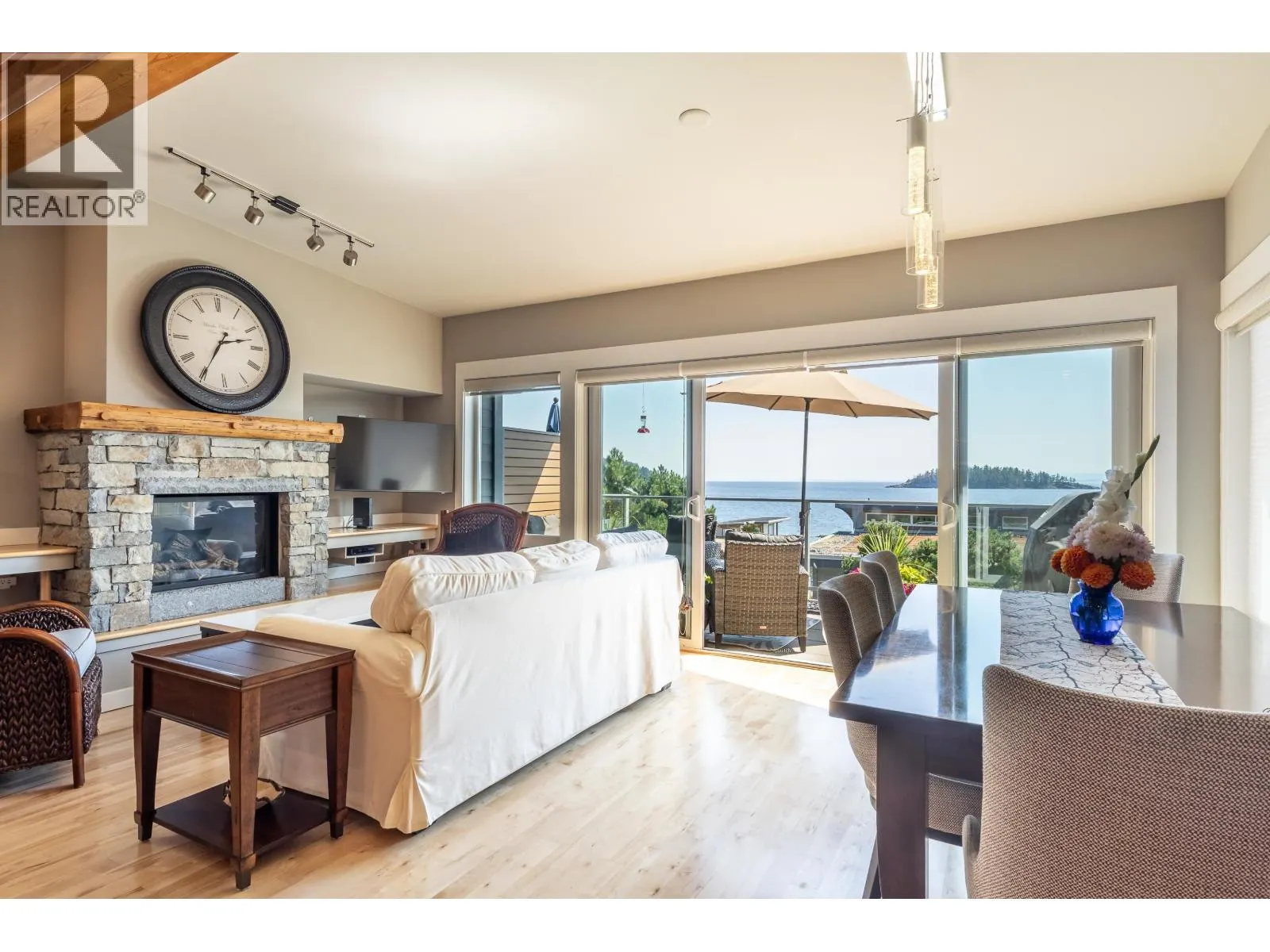 5374 WAKEFIELD BEACH LANE