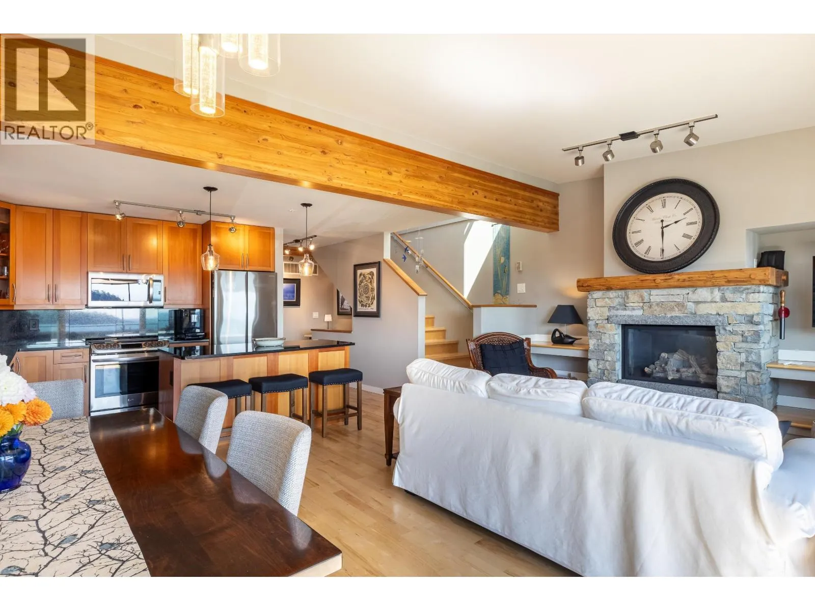 5374 WAKEFIELD BEACH LANE