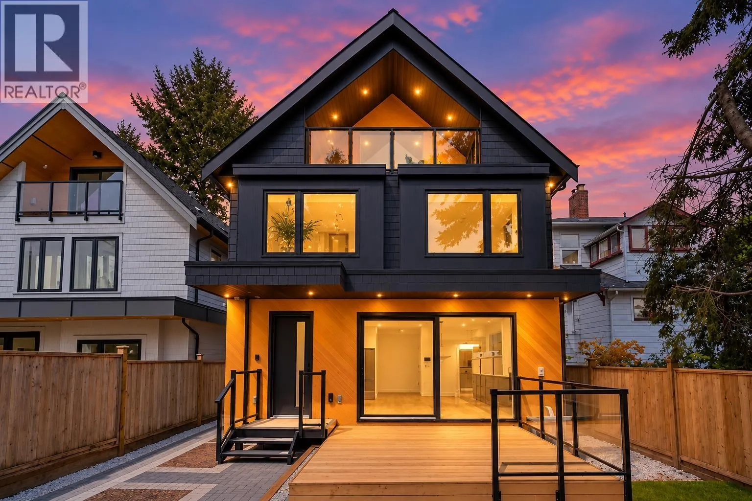 2 950 W 17TH AVENUE