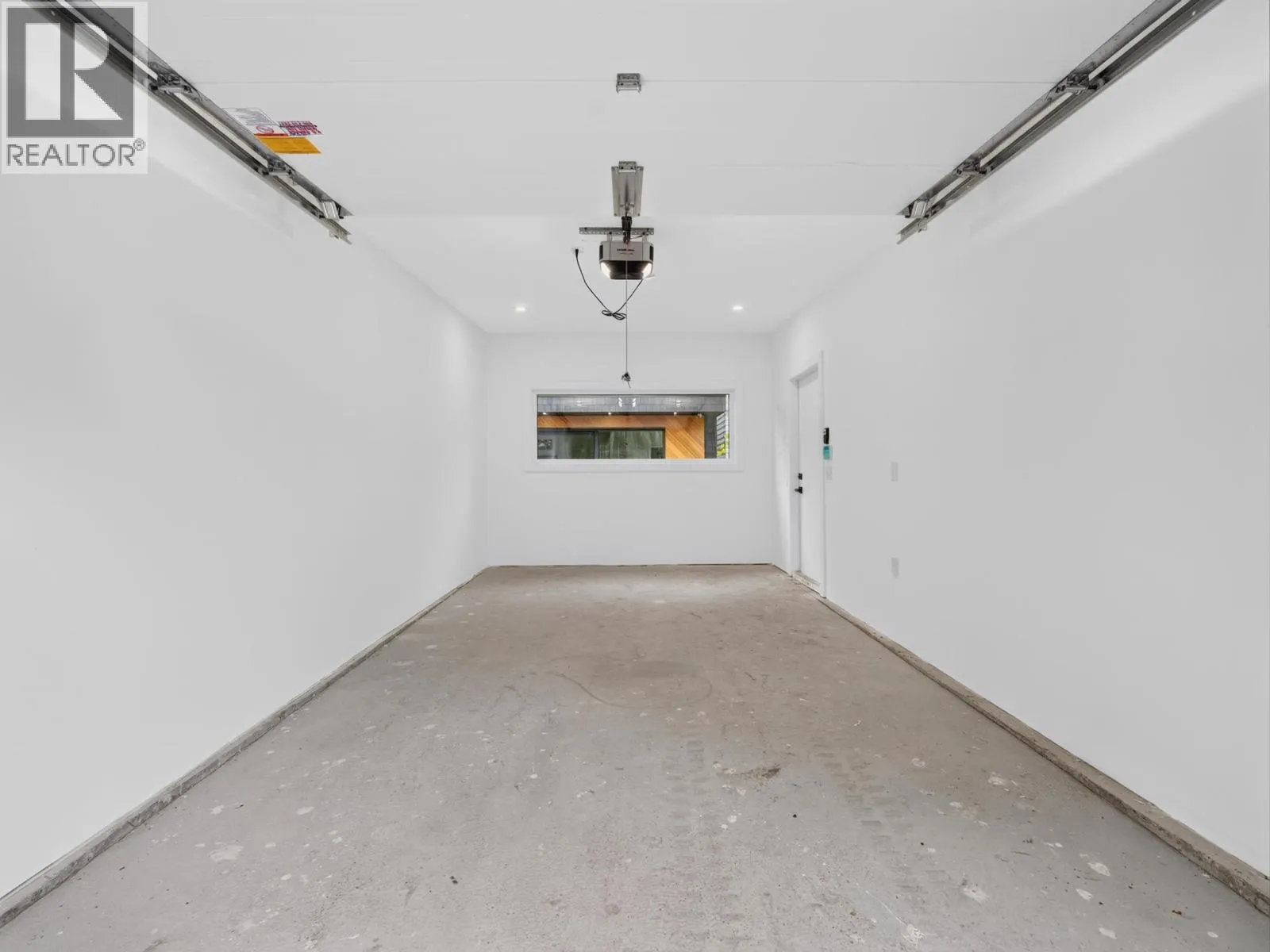 2 950 W 17TH AVENUE