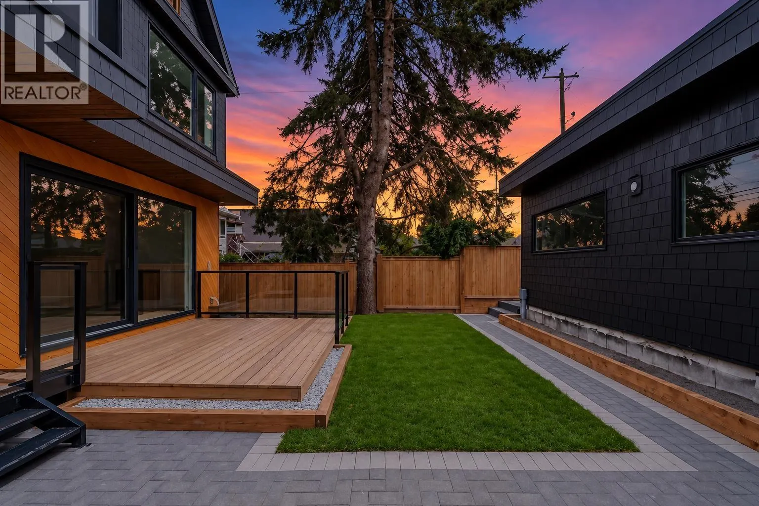 2 950 W 17TH AVENUE