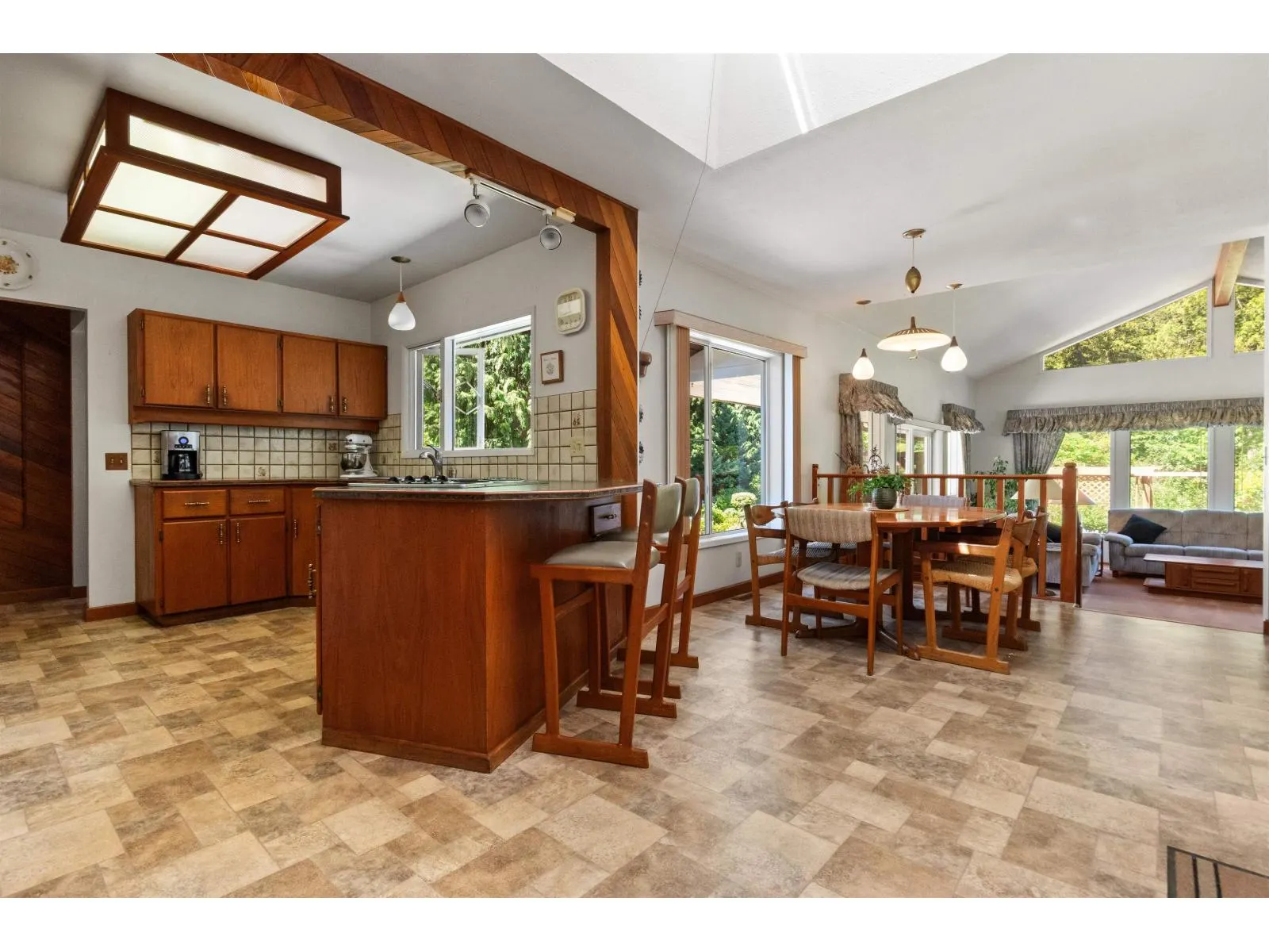 19899 SILVERHOPE ROAD|Hope