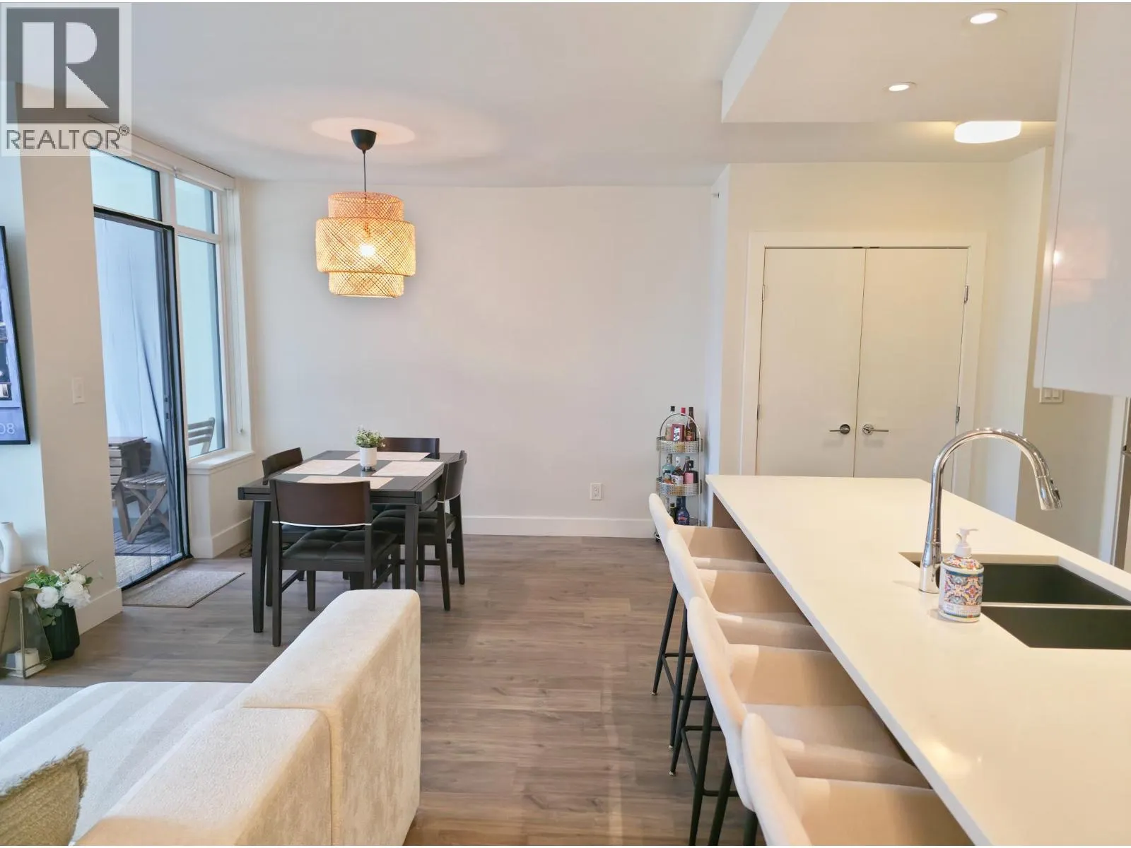 507 258 NELSON'S COURT