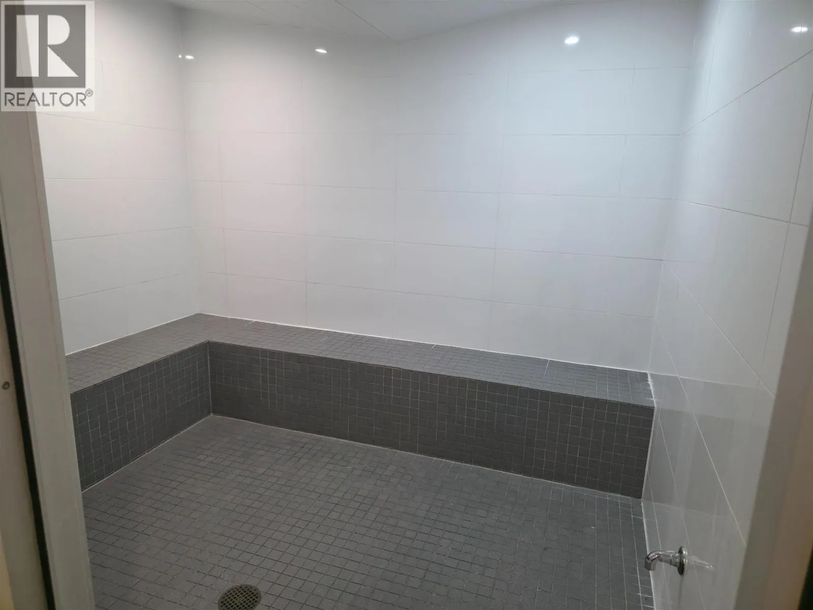 507 258 NELSON'S COURT
