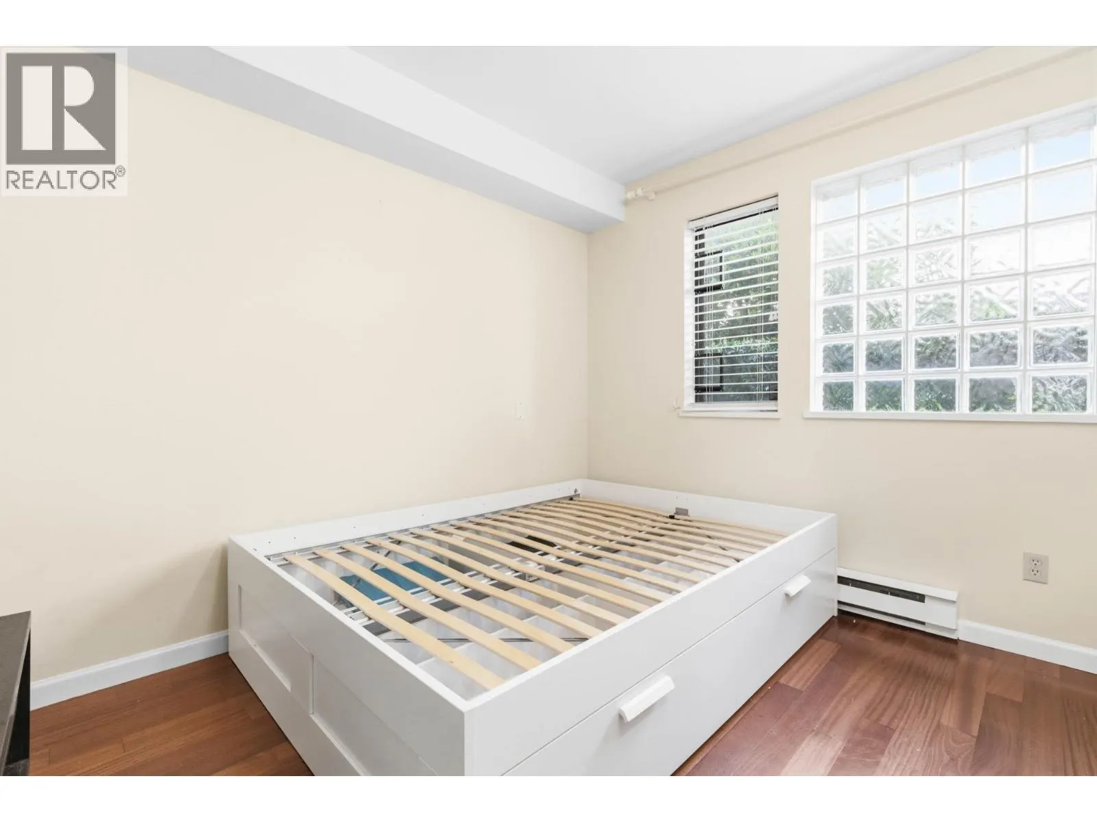 3 2150 SE MARINE DRIVE