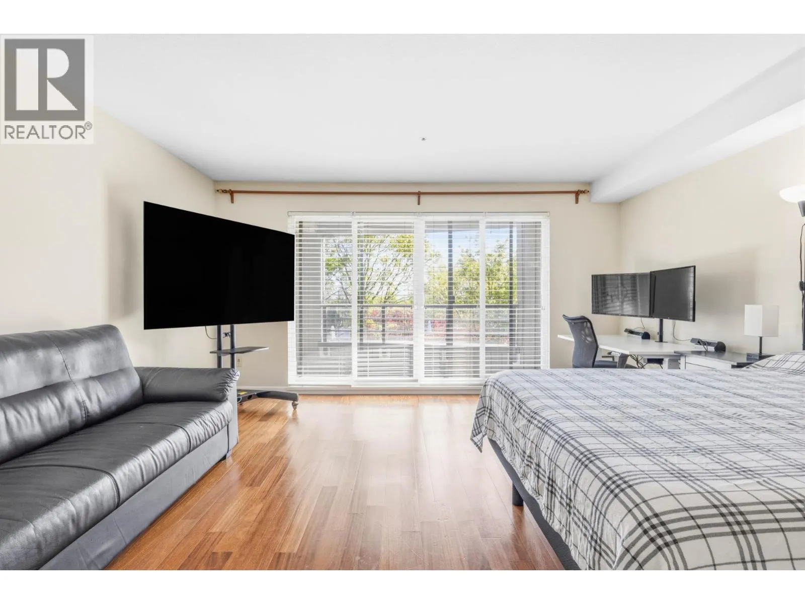3 2150 SE MARINE DRIVE