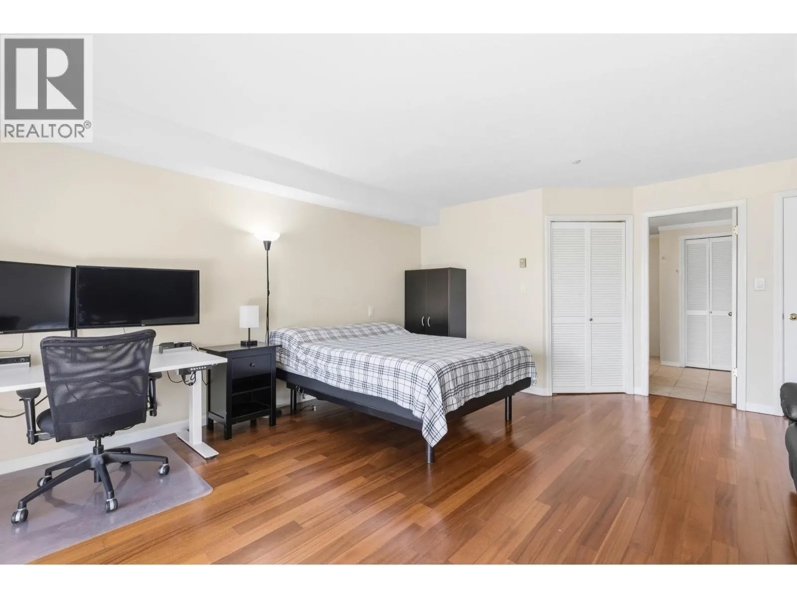 3 2150 SE MARINE DRIVE