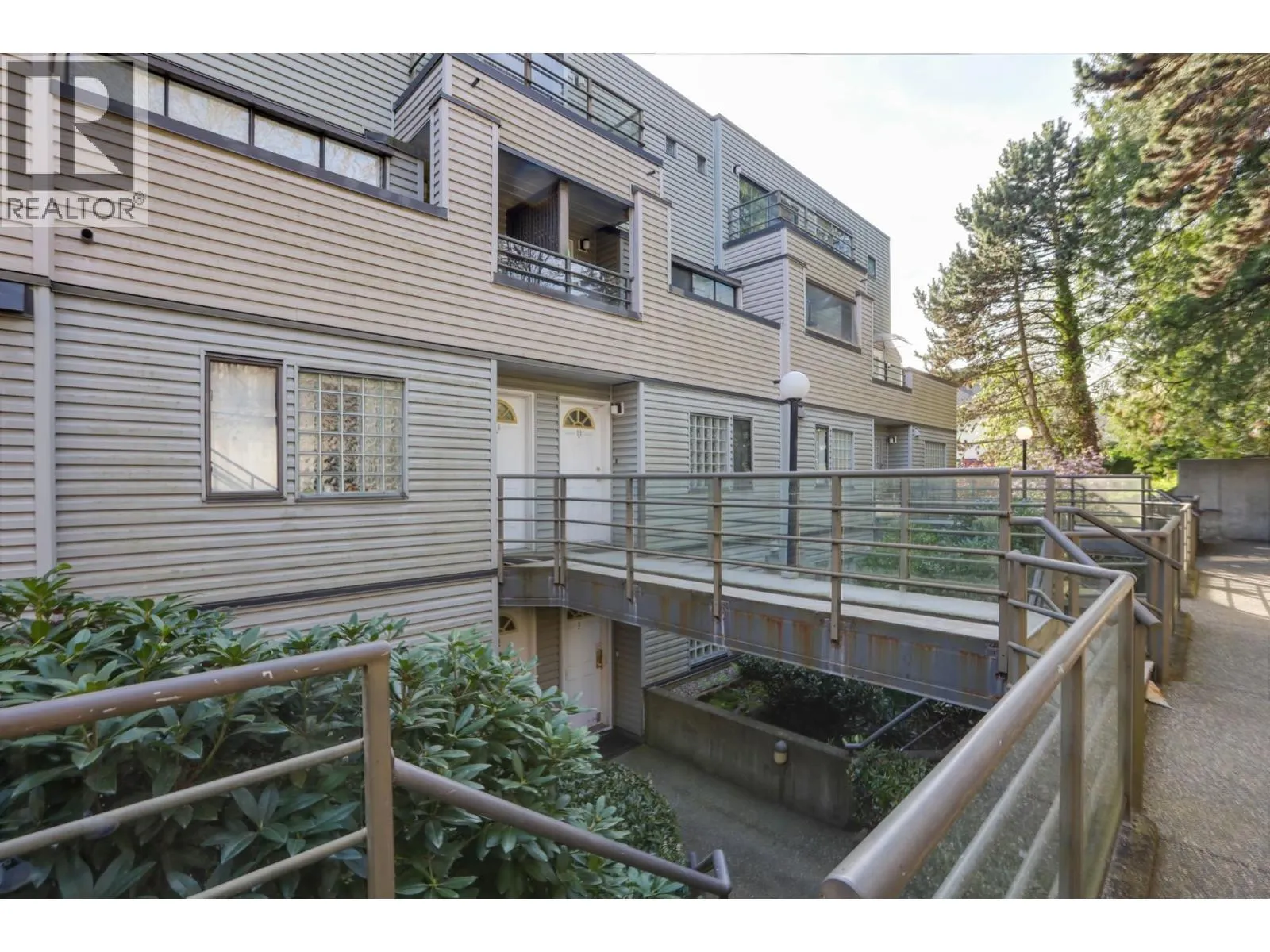 3 2150 SE MARINE DRIVE