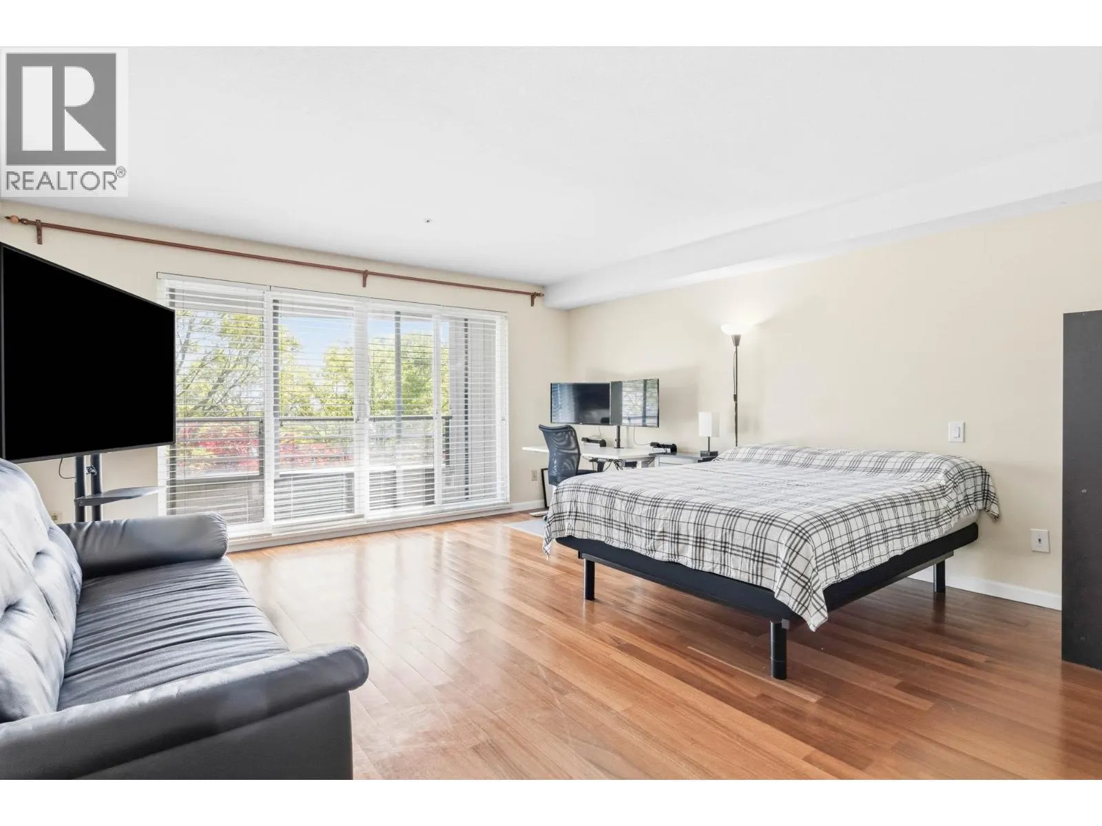 3 2150 SE MARINE DRIVE
