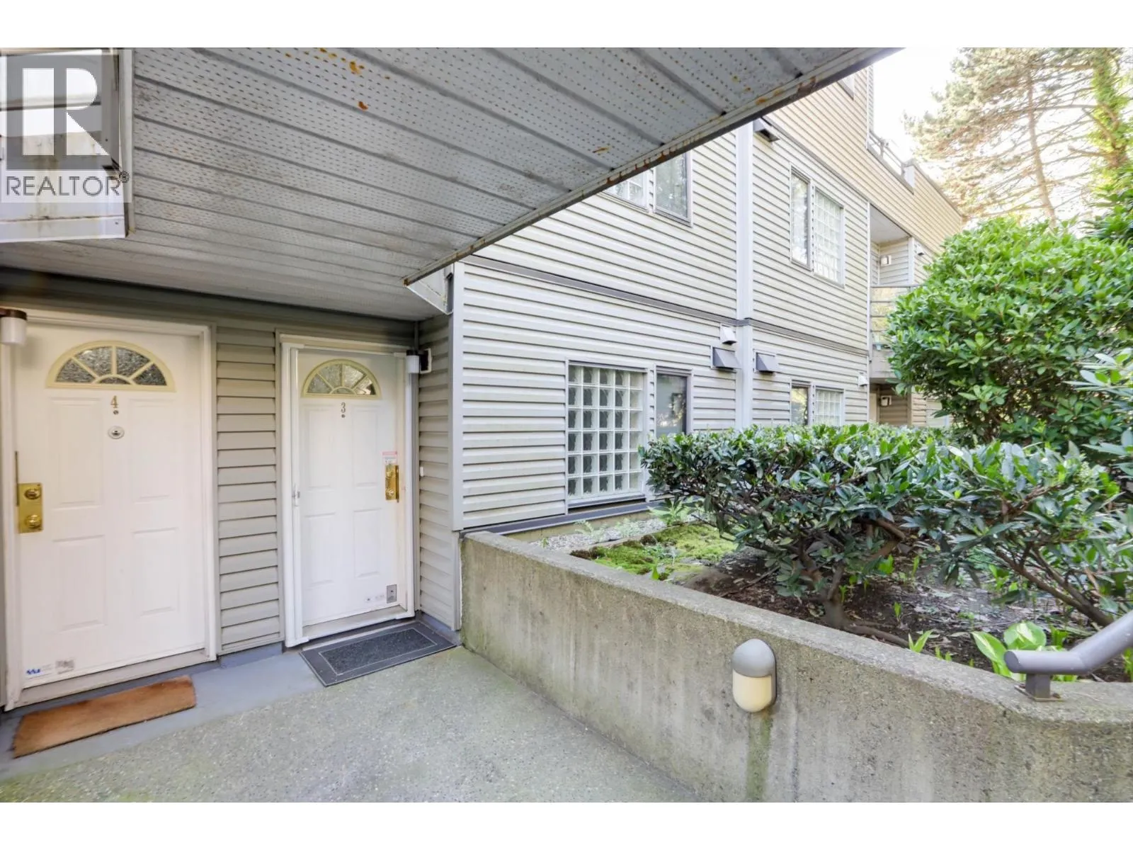 3 2150 SE MARINE DRIVE