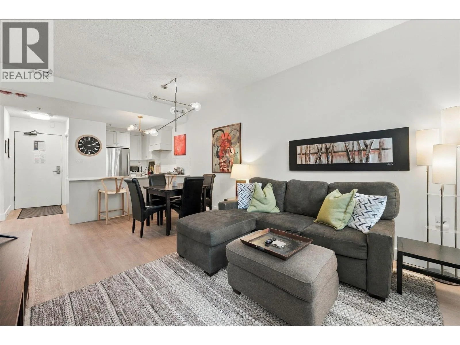 129 4573 CHATEAU BOULEVARD
