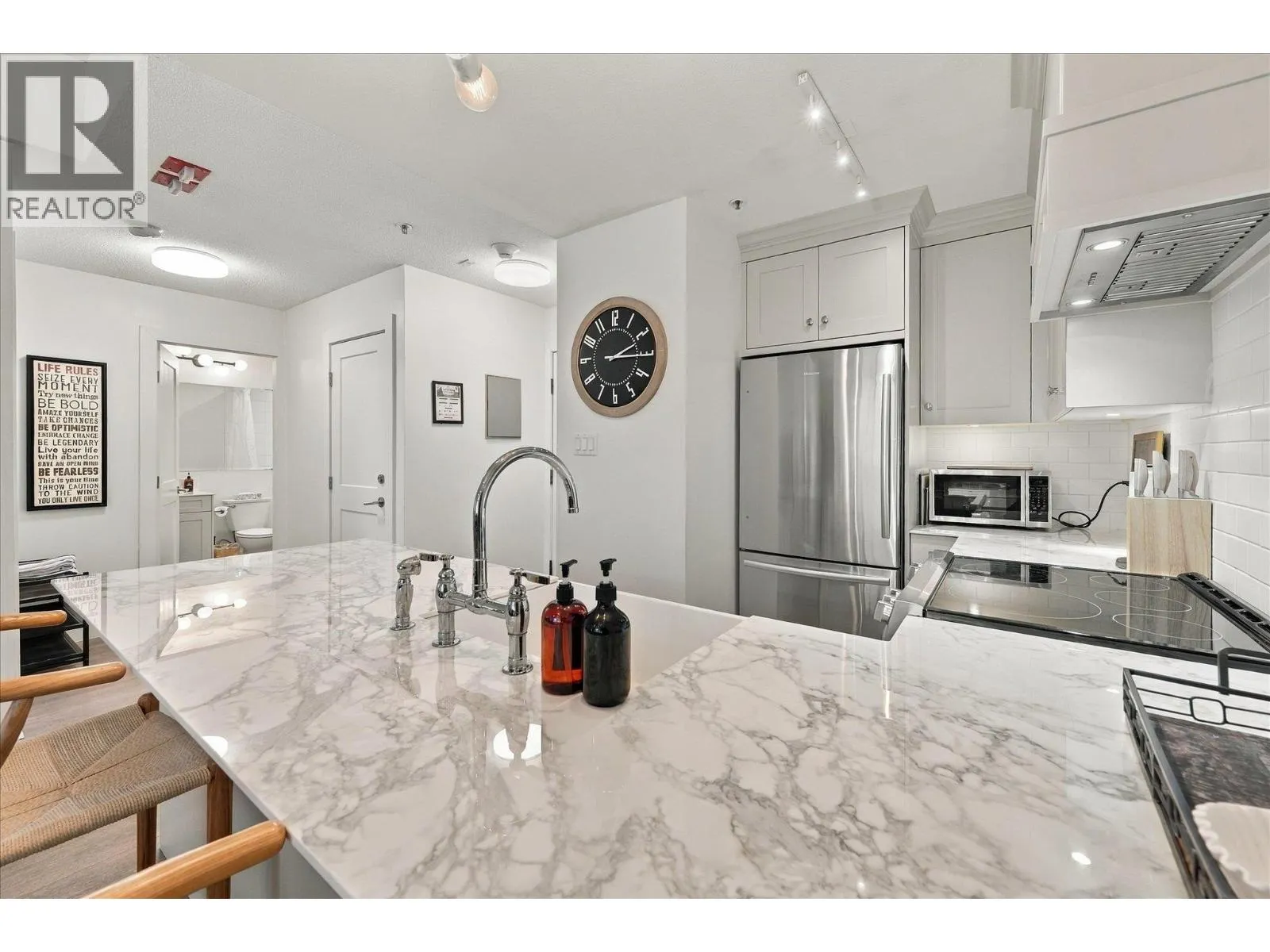 129 4573 CHATEAU BOULEVARD