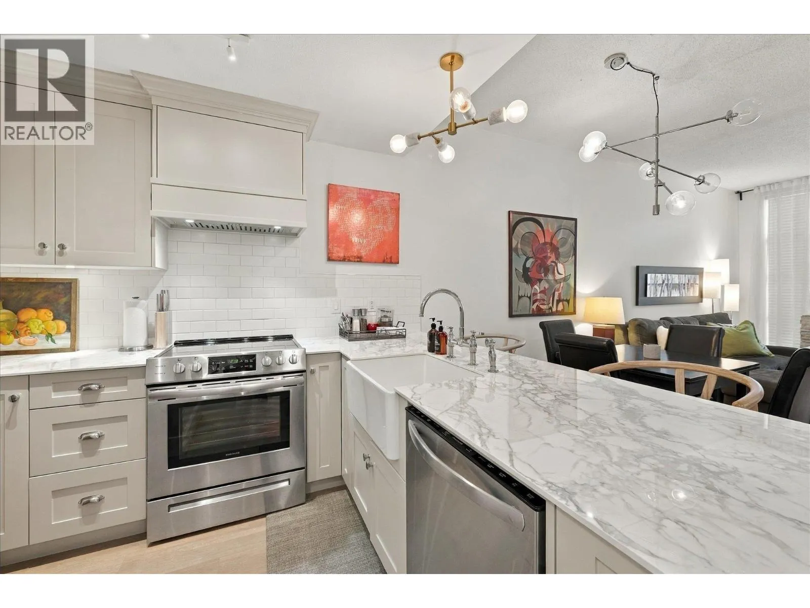 129 4573 CHATEAU BOULEVARD