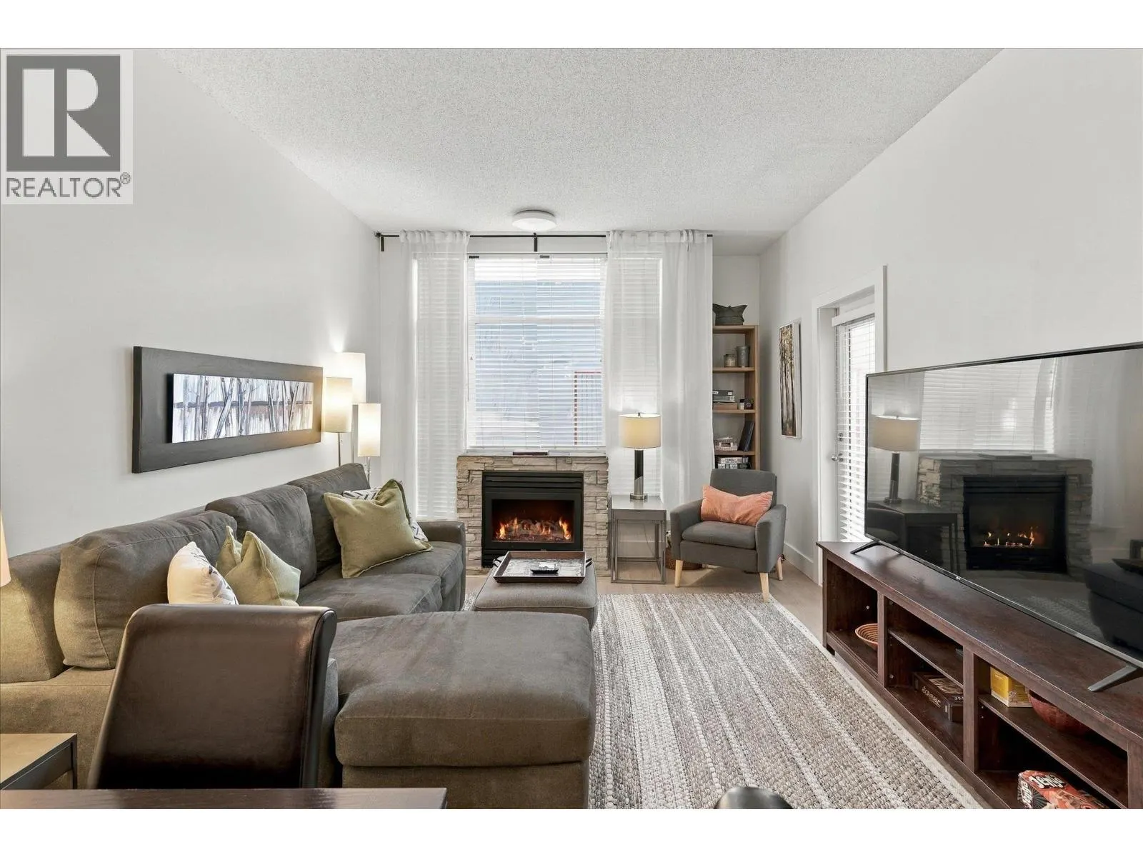 129 4573 CHATEAU BOULEVARD