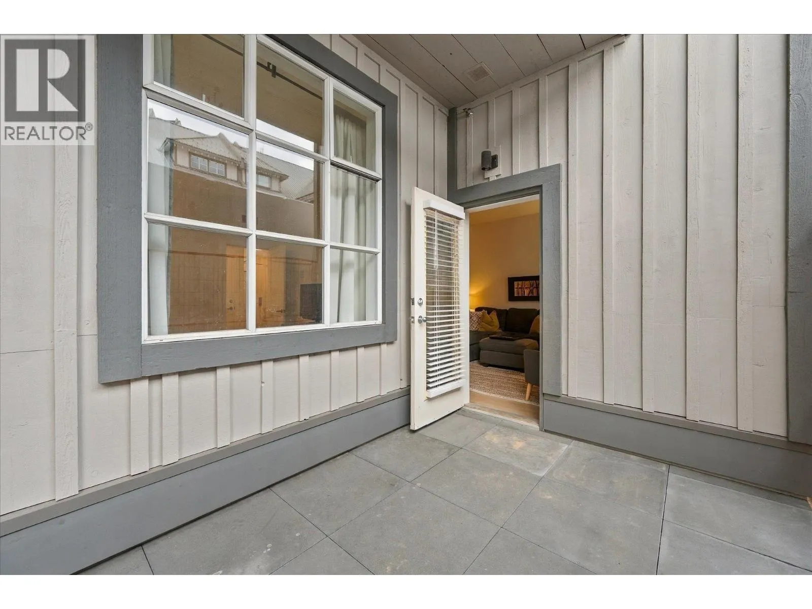 129 4573 CHATEAU BOULEVARD