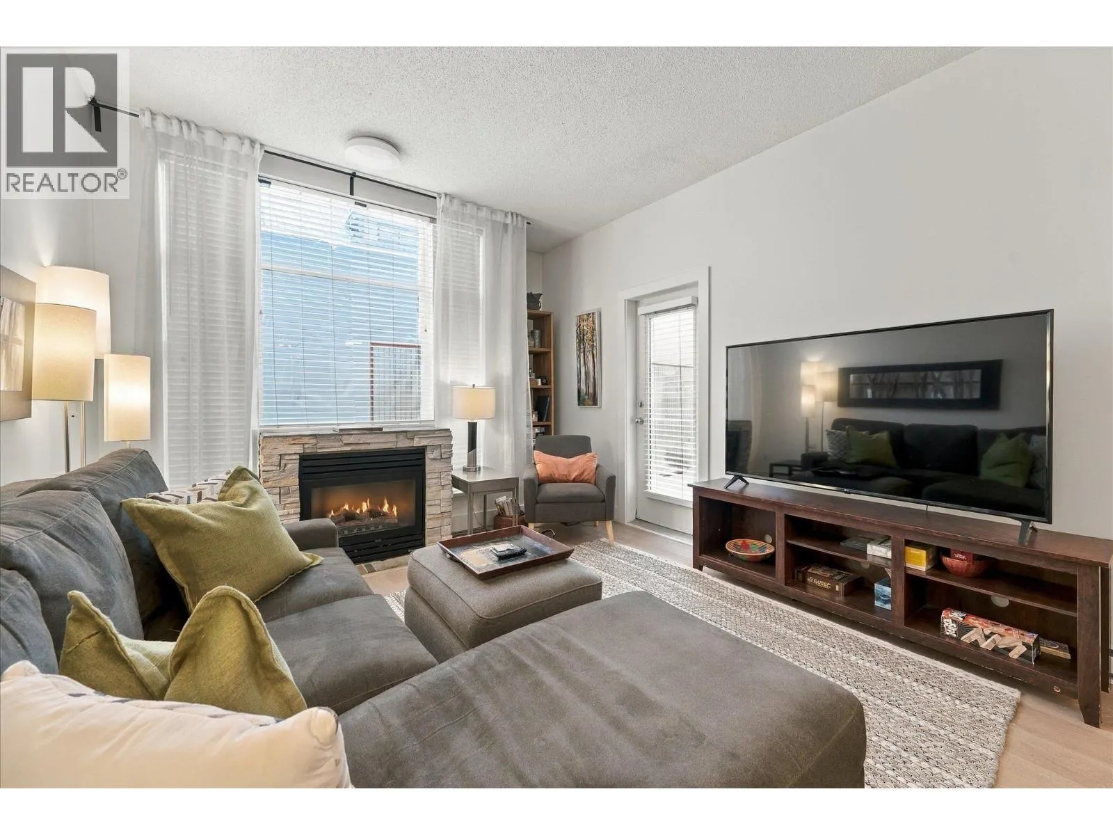 129 4573 CHATEAU BOULEVARD