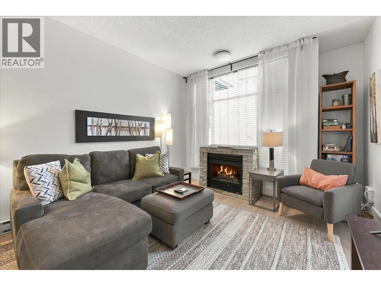129 4573 CHATEAU BOULEVARD