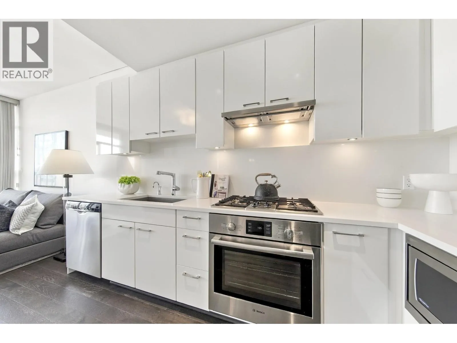903 6383 CAMBIE STREET