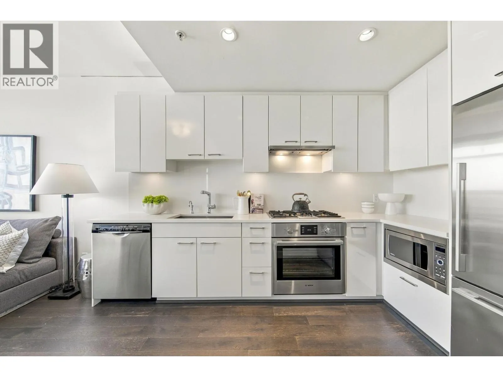 903 6383 CAMBIE STREET
