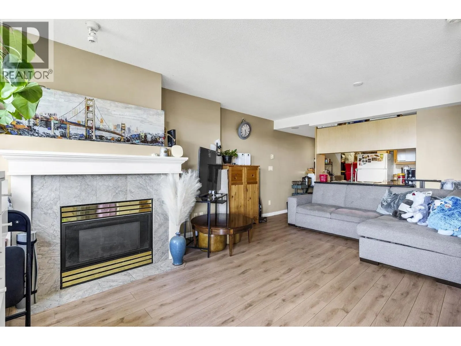1303 6611 COONEY ROAD