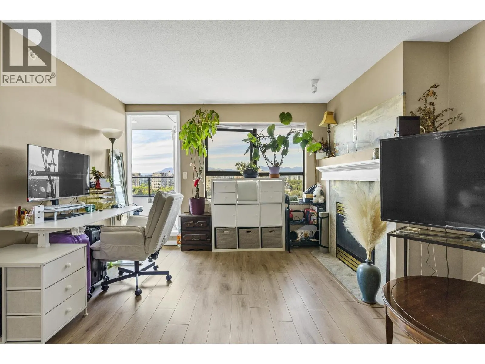 1303 6611 COONEY ROAD