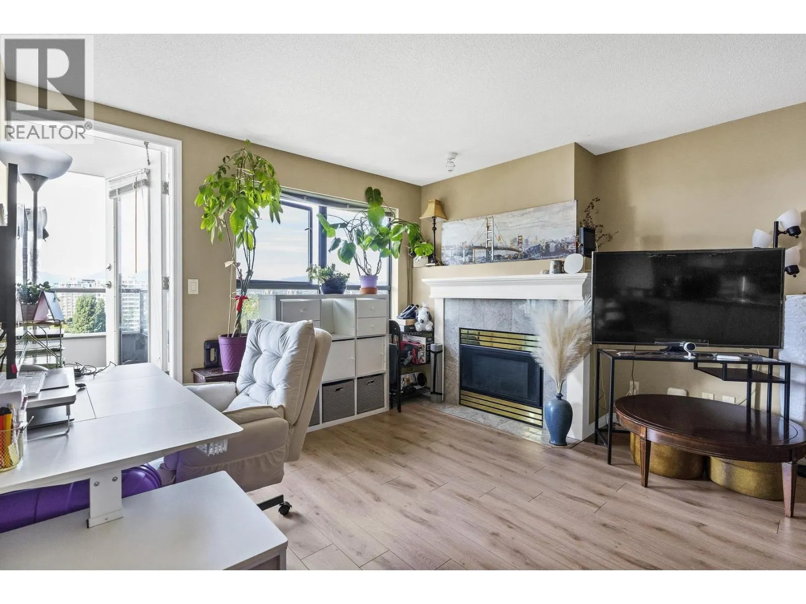 1303 6611 COONEY ROAD