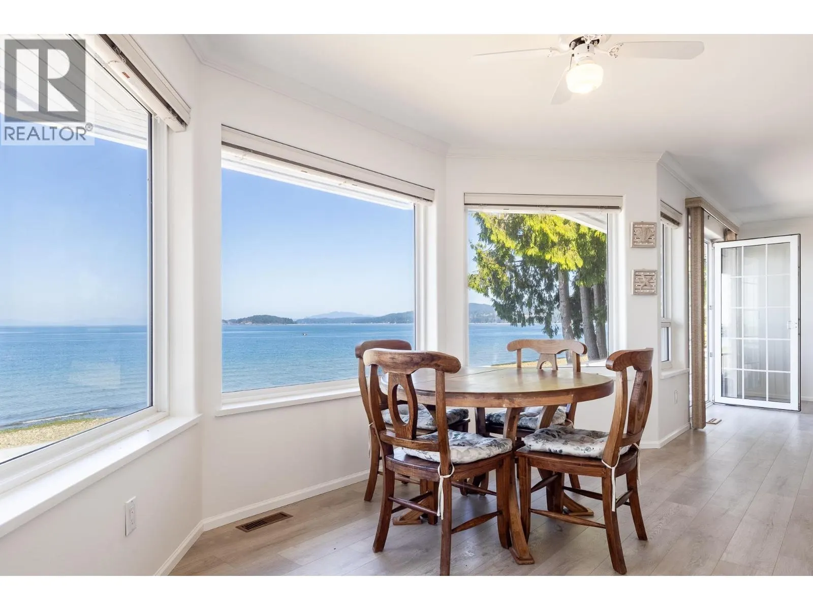 4857 SUNSHINE COAST HIGHWAY