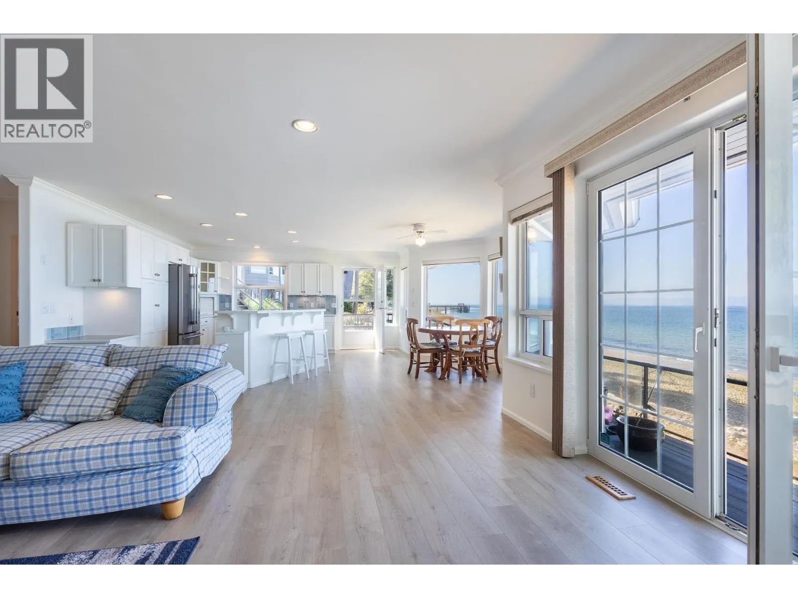 4857 SUNSHINE COAST HIGHWAY