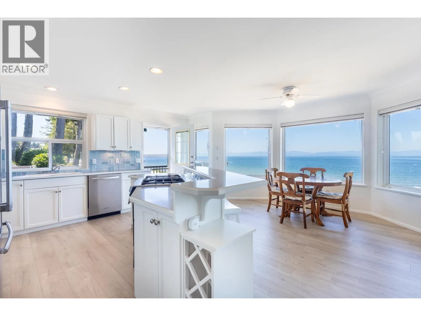 4857 SUNSHINE COAST HIGHWAY