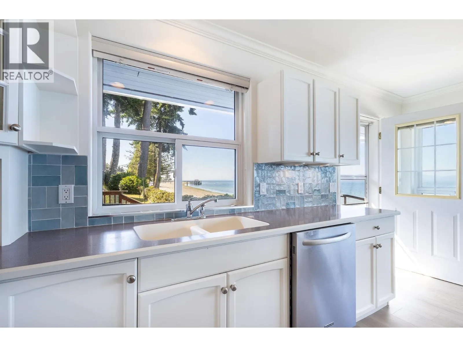 4857 SUNSHINE COAST HIGHWAY