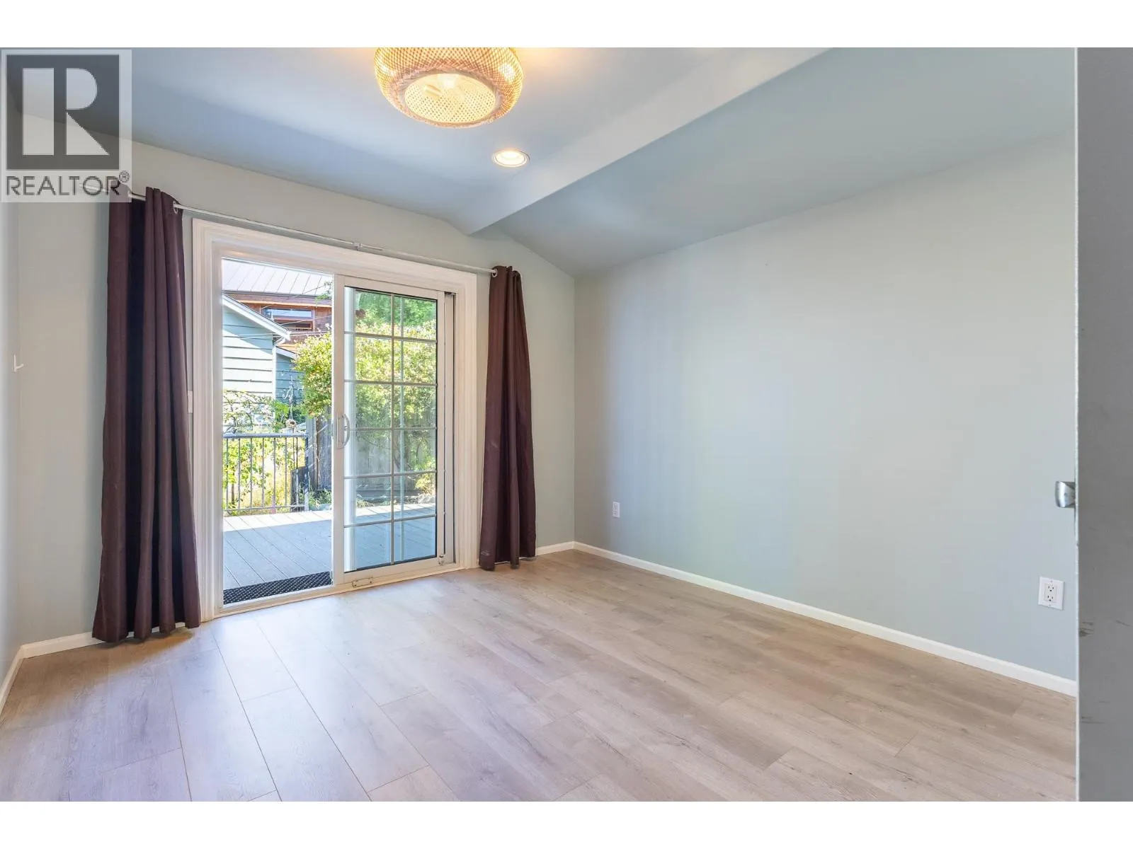 4857 SUNSHINE COAST HIGHWAY