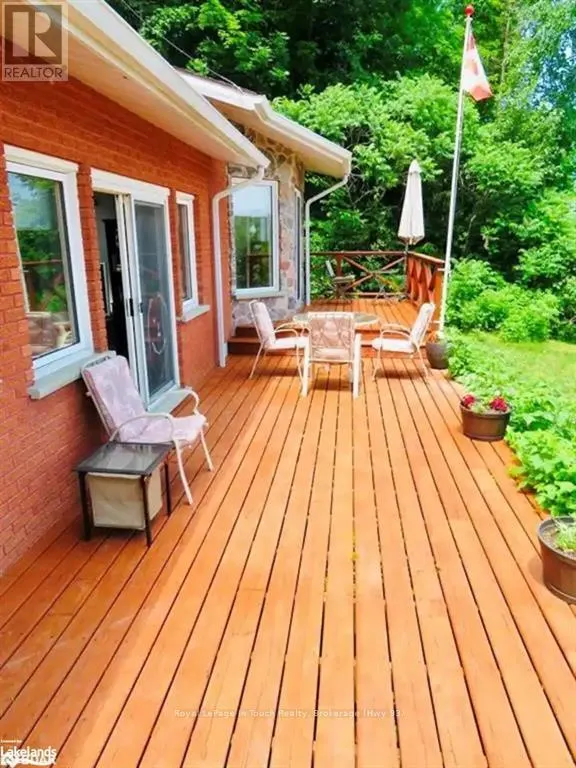 468 CHAMPLAIN ROAD