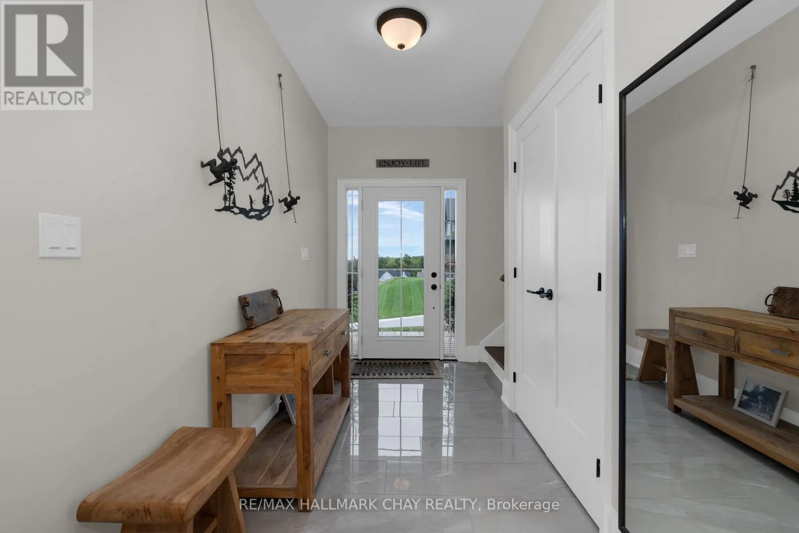 28 THOROUGHBRED DRIVE