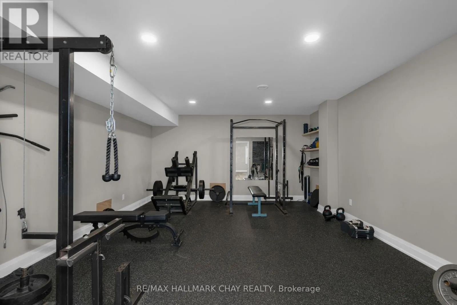 28 THOROUGHBRED DRIVE