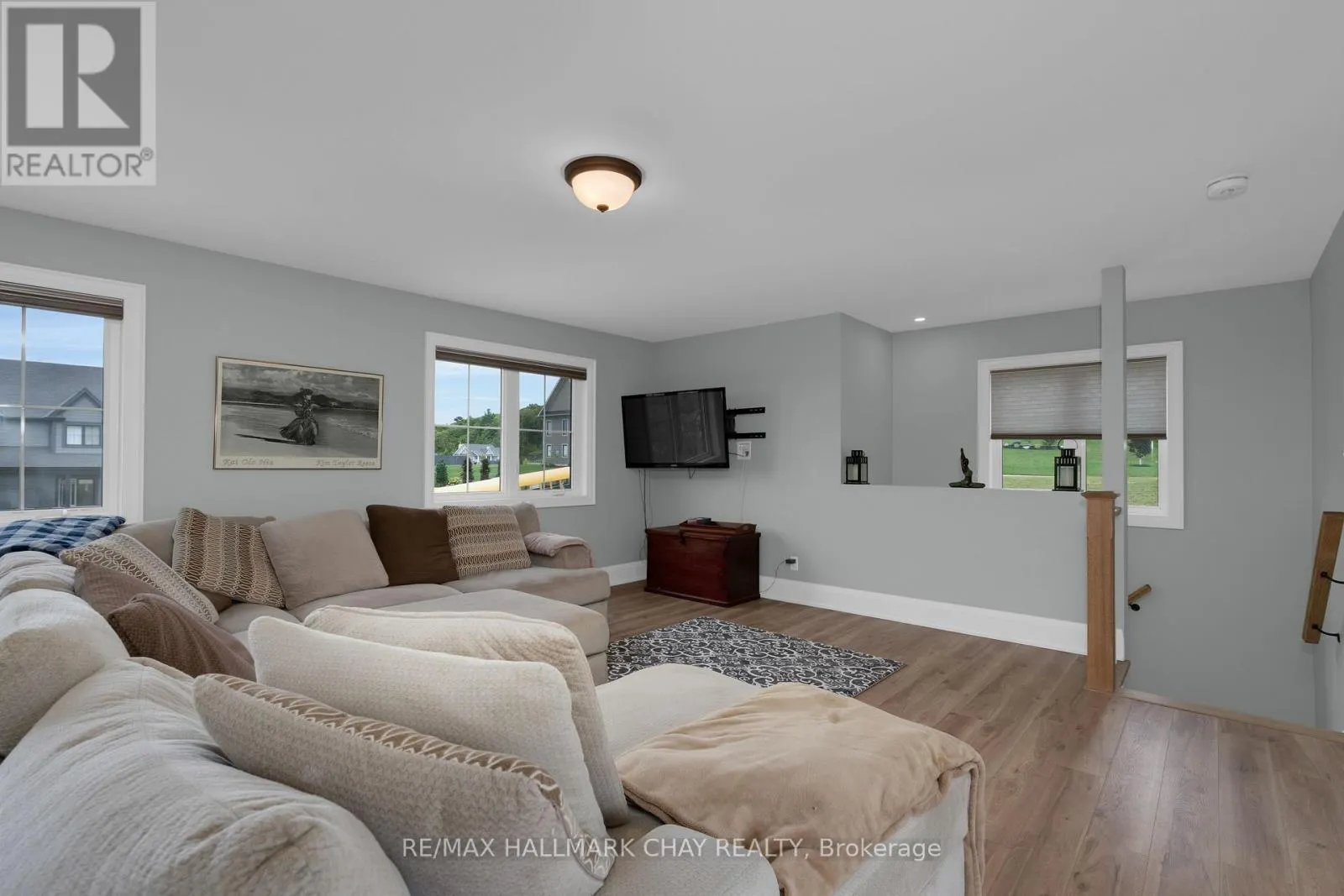 28 THOROUGHBRED DRIVE