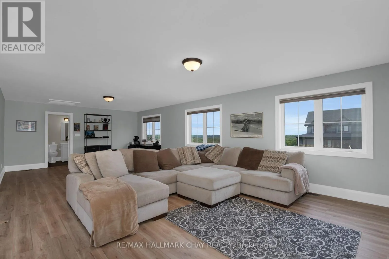 28 THOROUGHBRED DRIVE