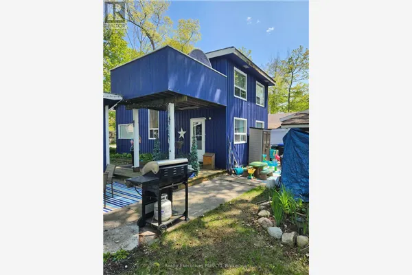 48 TINY BEACHES ROAD N