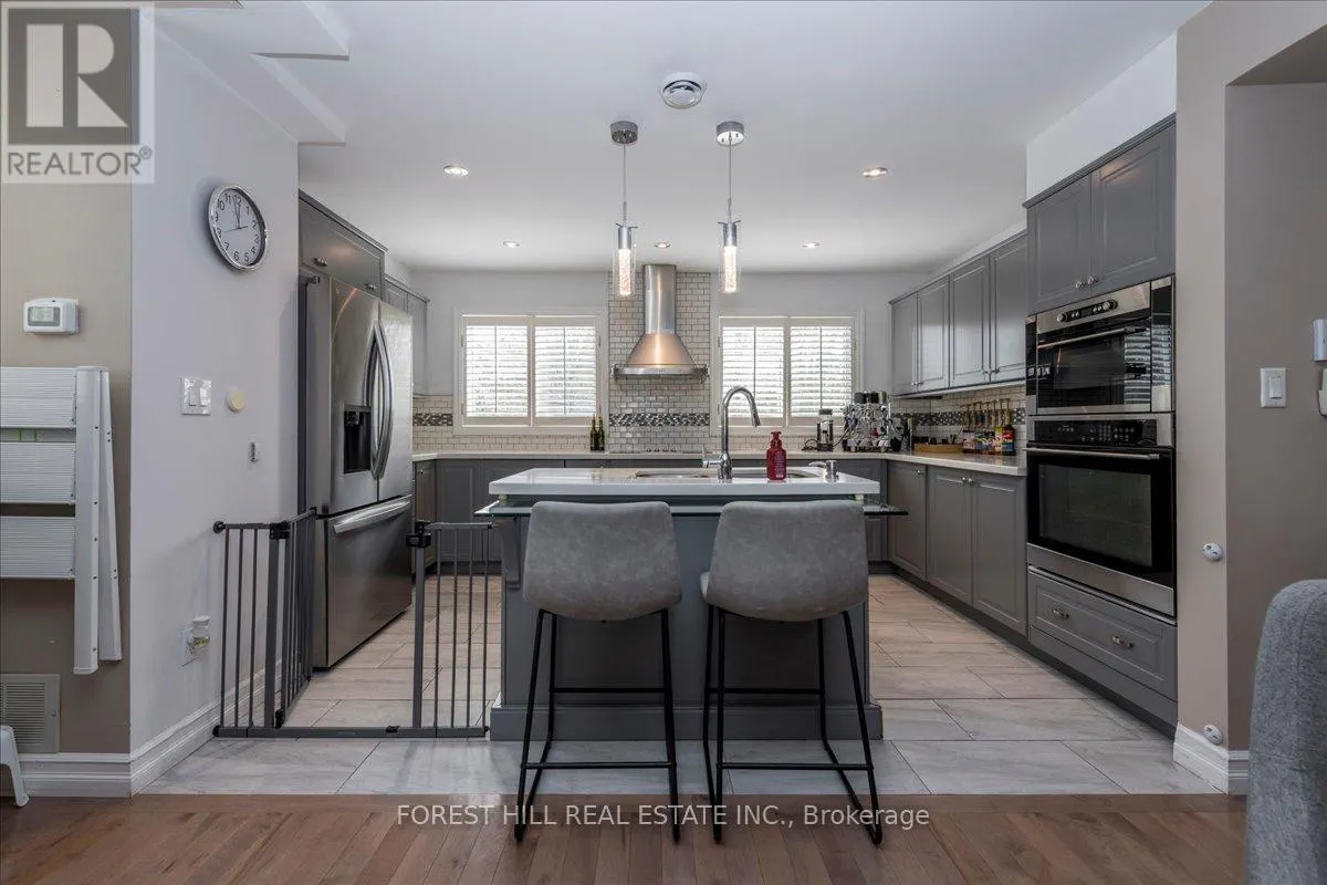 8 - 100 LAGUNA PARKWAY